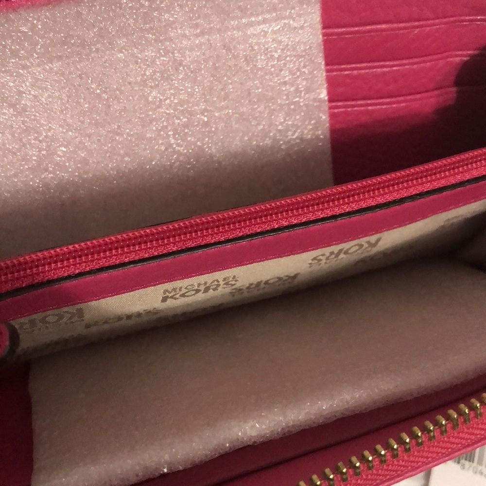 Michael Kors Fuchsia Continental Wallet NWT - Picture 5 of 5
